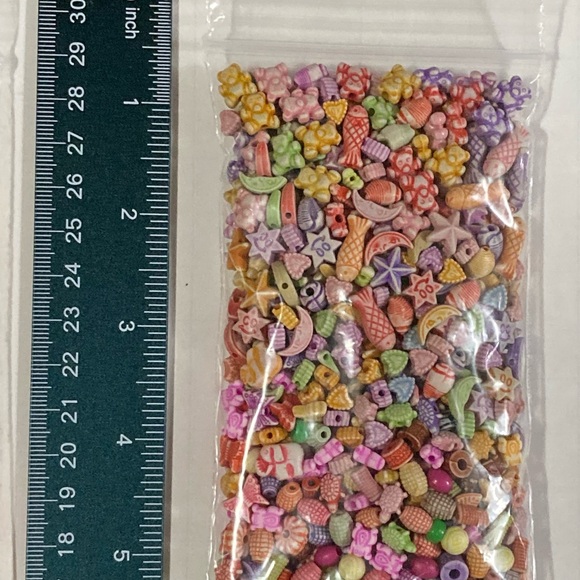 Lot of different types of beads & tassels for craft or jewelry making. - Picture 4 of 13